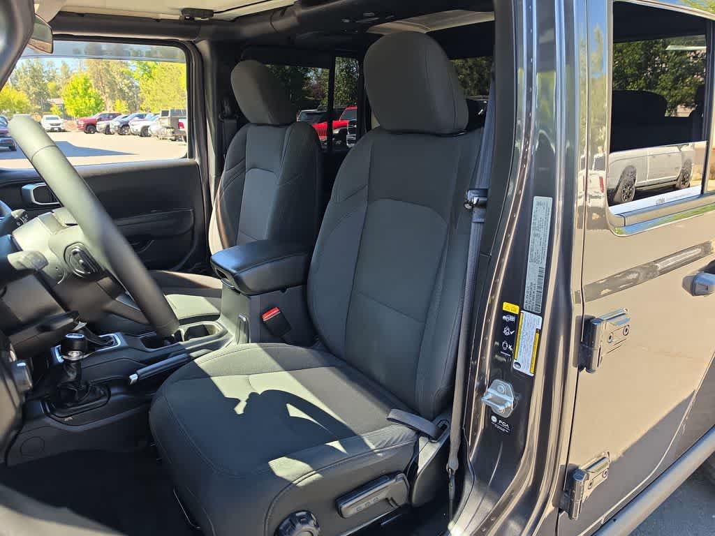 Thumbnail: 2023 Jeep Gladiator - 11