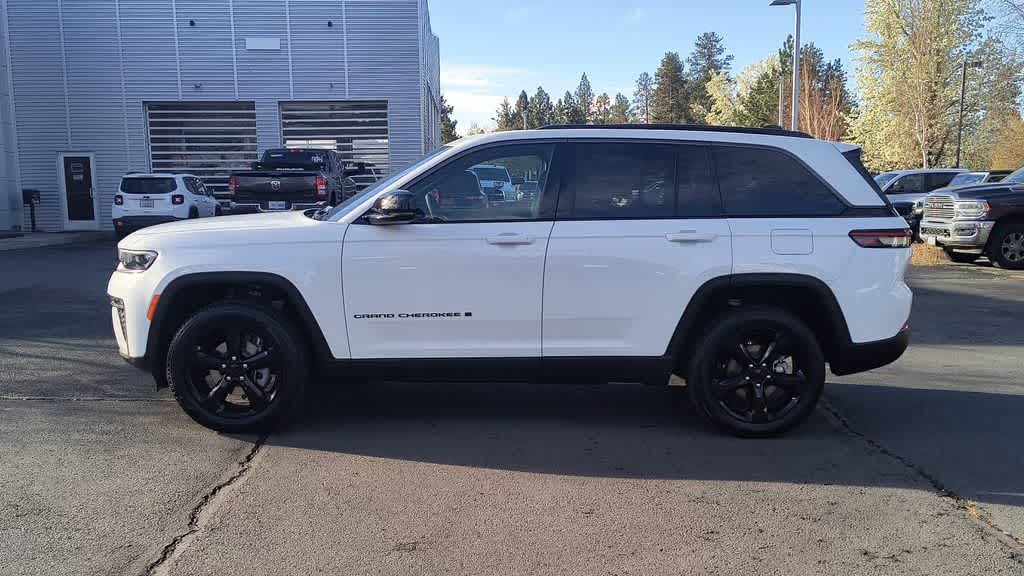 Thumbnail: 2026 Jeep Grand Cherokee - 5