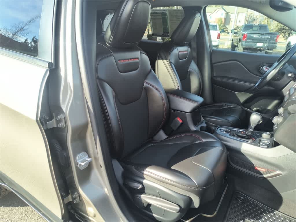 Thumbnail: 2019 Jeep Cherokee - 25