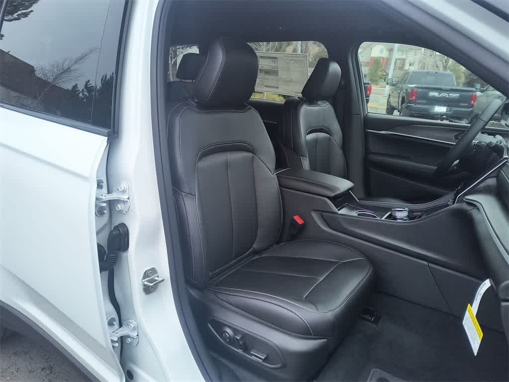 Thumbnail: 2025 Jeep Grand Cherokee - 26