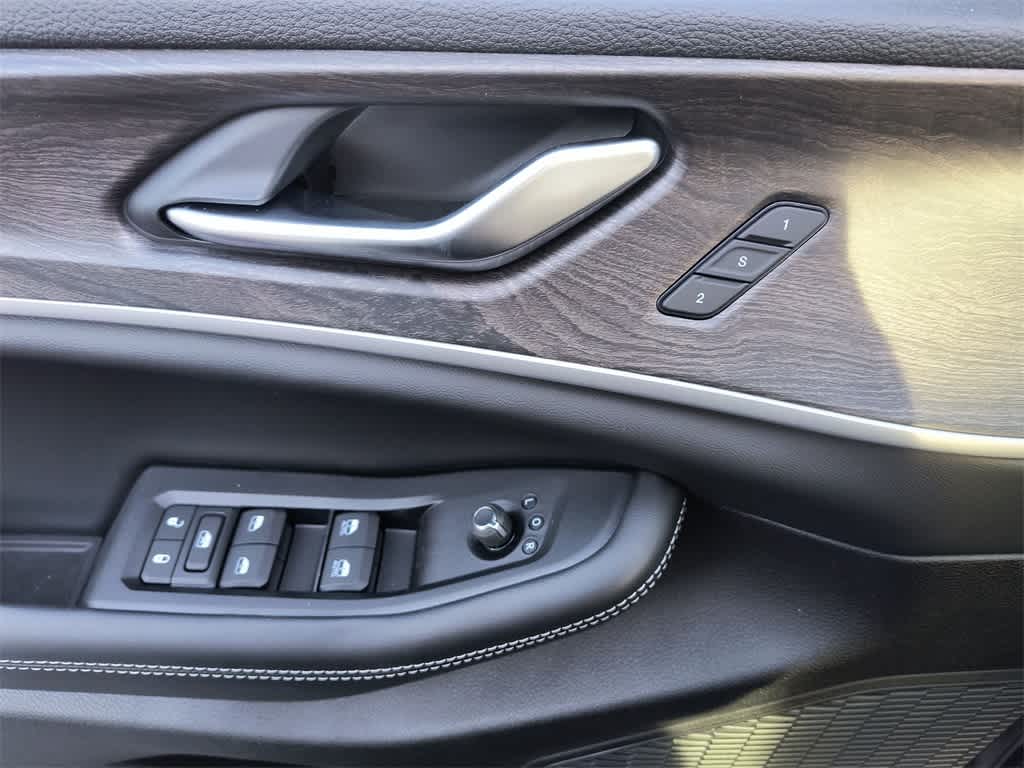 Thumbnail: 2025 Jeep Grand Cherokee - 13