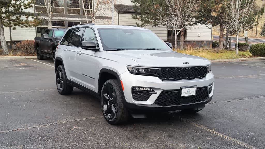 Thumbnail: 2025 Jeep Grand Cherokee - 3