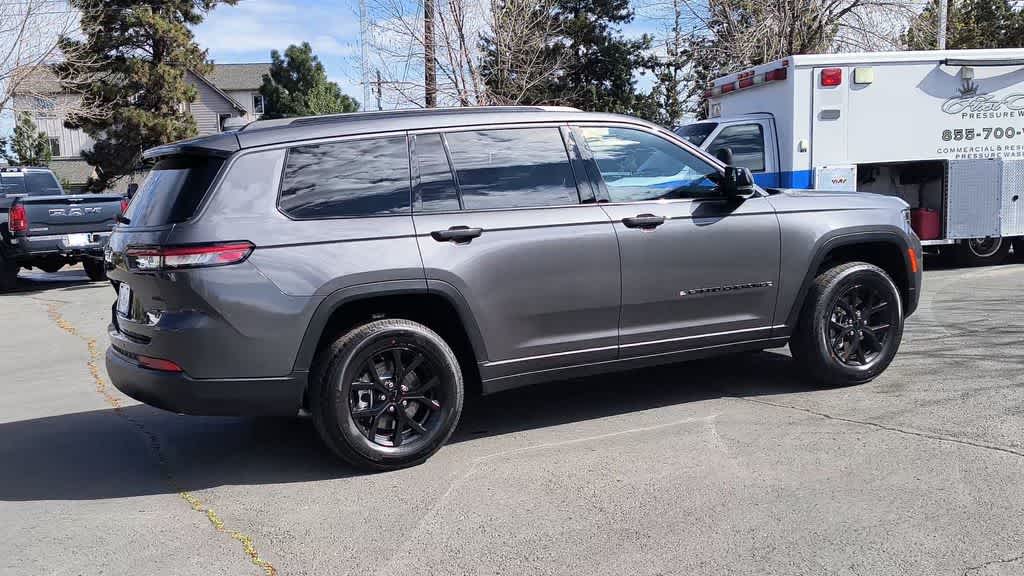 Thumbnail: 2026 Jeep Grand Cherokee L - 9