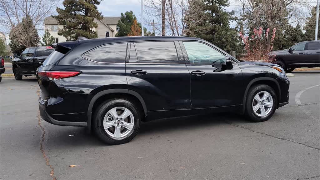 Thumbnail: 2022 Toyota Highlander - 9