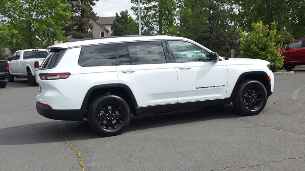 Thumbnail: 2026 Jeep Grand Cherokee L - 9