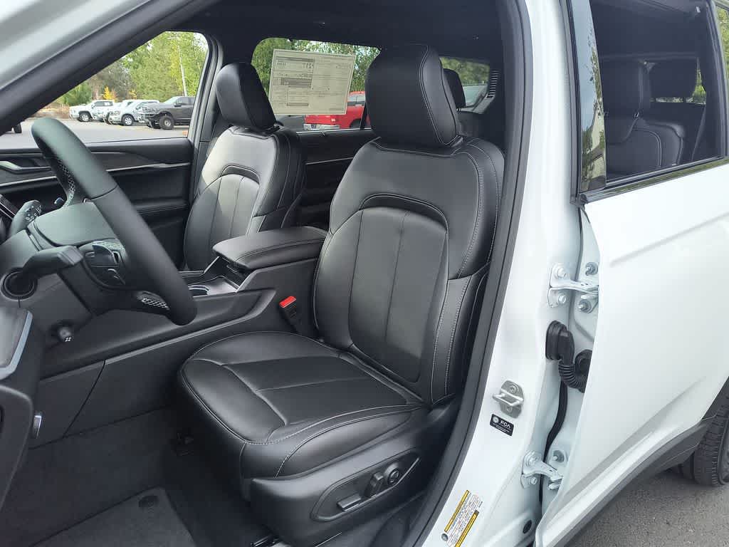 Thumbnail: 2025 Jeep Grand Cherokee L - 11