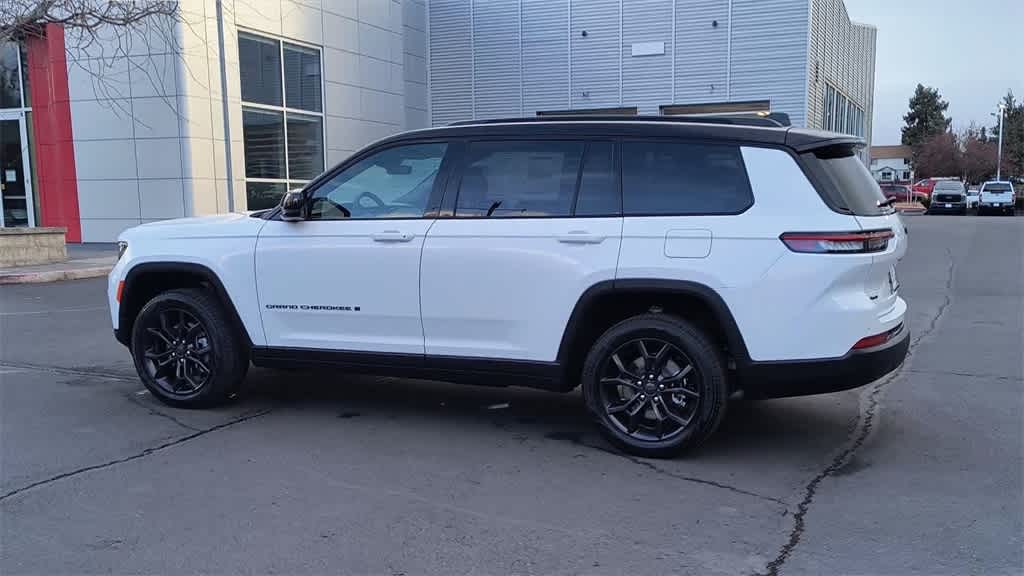 Thumbnail: 2025 Jeep Grand Cherokee - 6