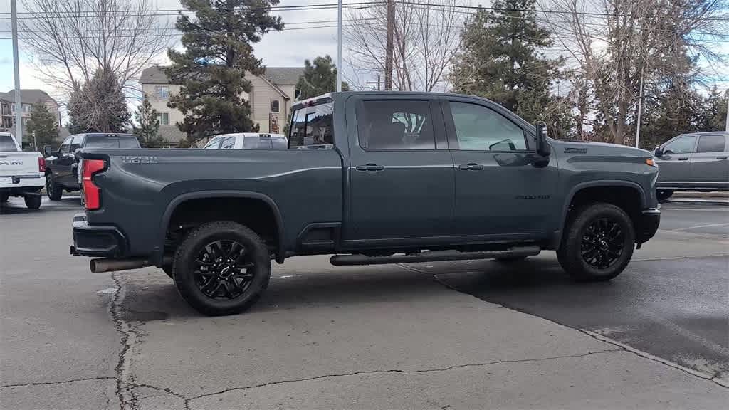 Thumbnail: 2025 Chevrolet Silverado 3500 - 9