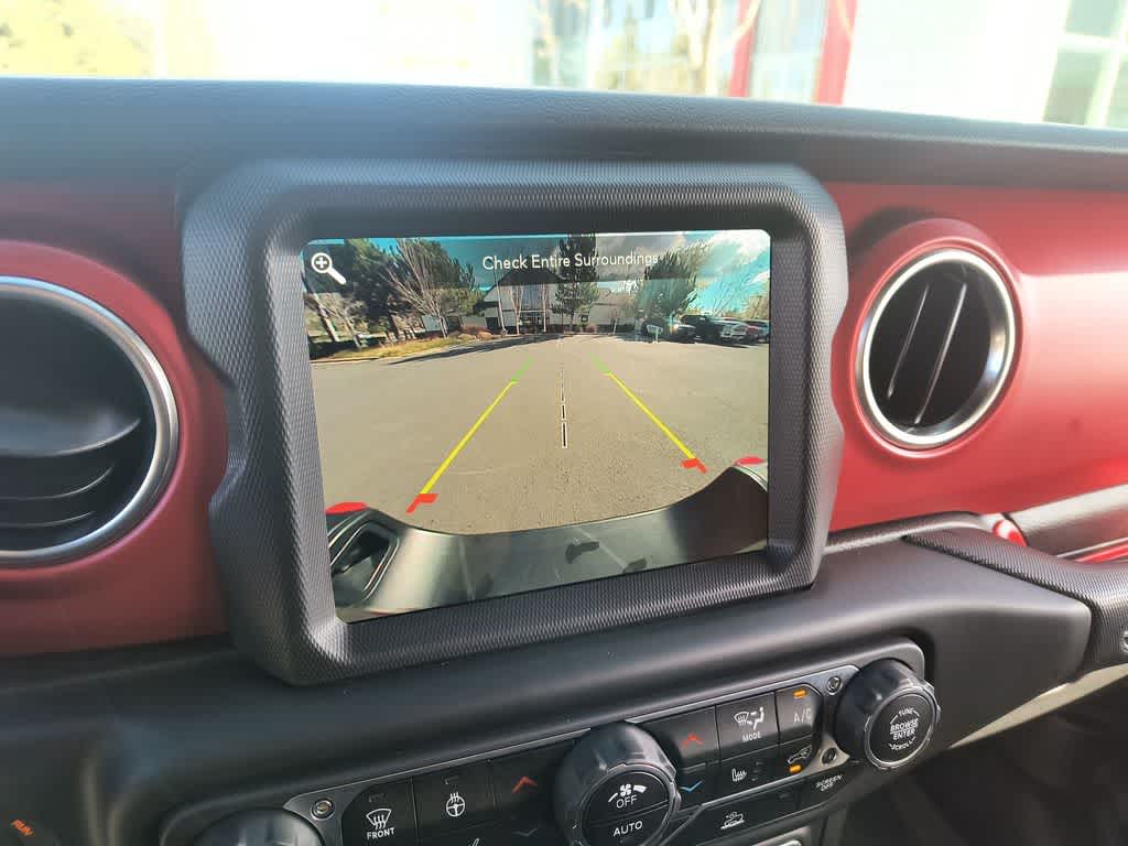 Thumbnail: 2023 Jeep Gladiator - 17