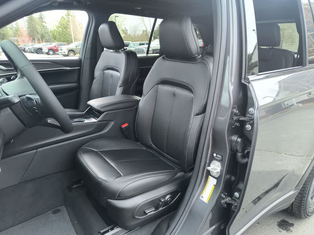 Thumbnail: 2026 Jeep Grand Cherokee - 11