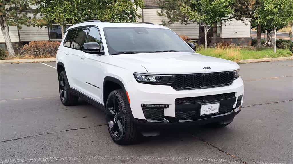 Thumbnail: 2025 Jeep Grand Cherokee - 3