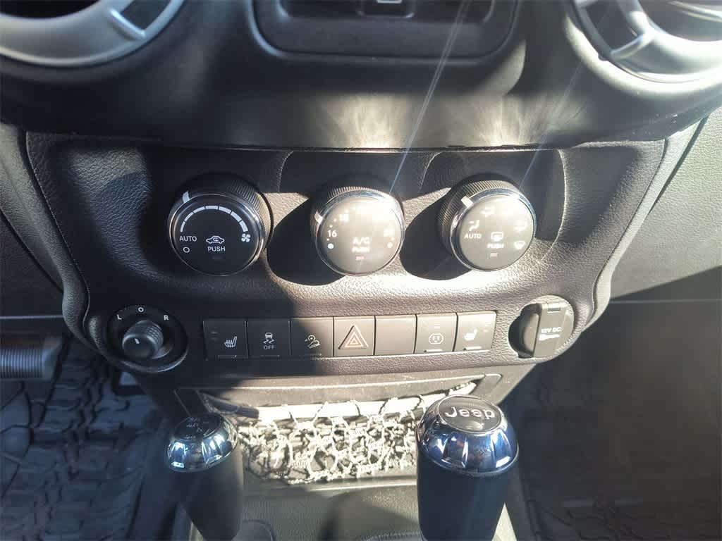 Thumbnail: 2014 Jeep Wrangler - 20