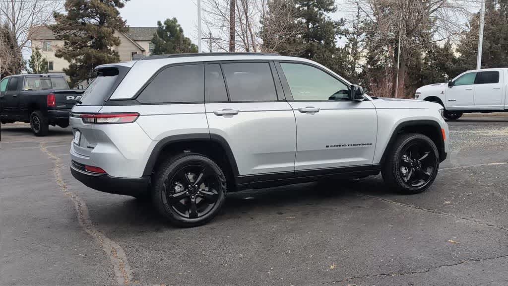 Thumbnail: 2025 Jeep Grand Cherokee - 9