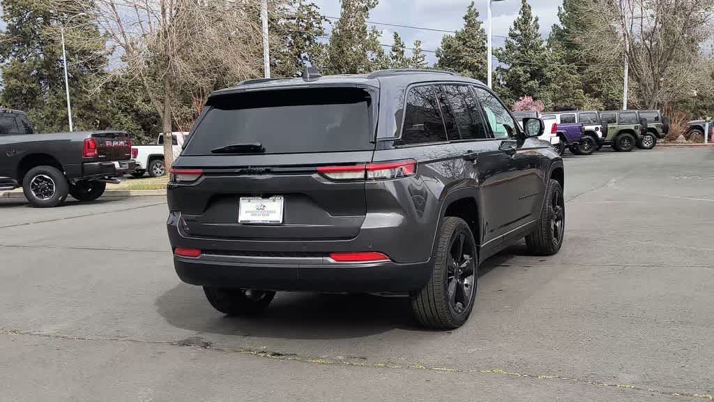 Thumbnail: 2026 Jeep Grand Cherokee - 8