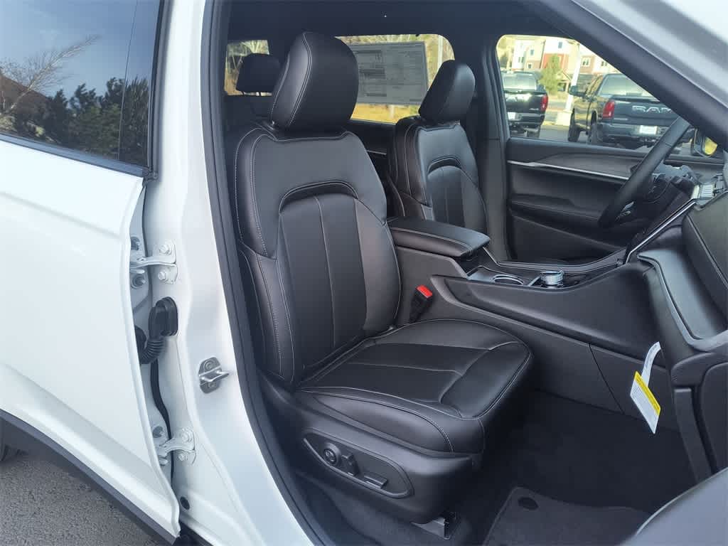 Thumbnail: 2025 Jeep Grand Cherokee L - 26