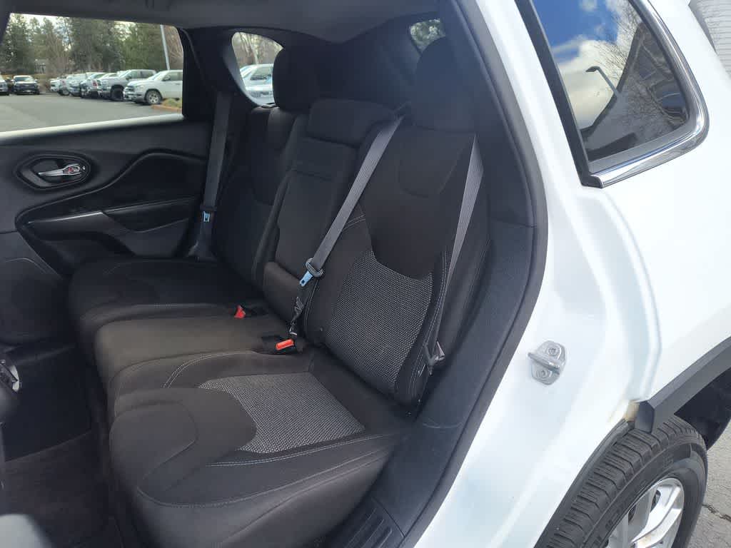 Thumbnail: 2019 Jeep Cherokee - 21