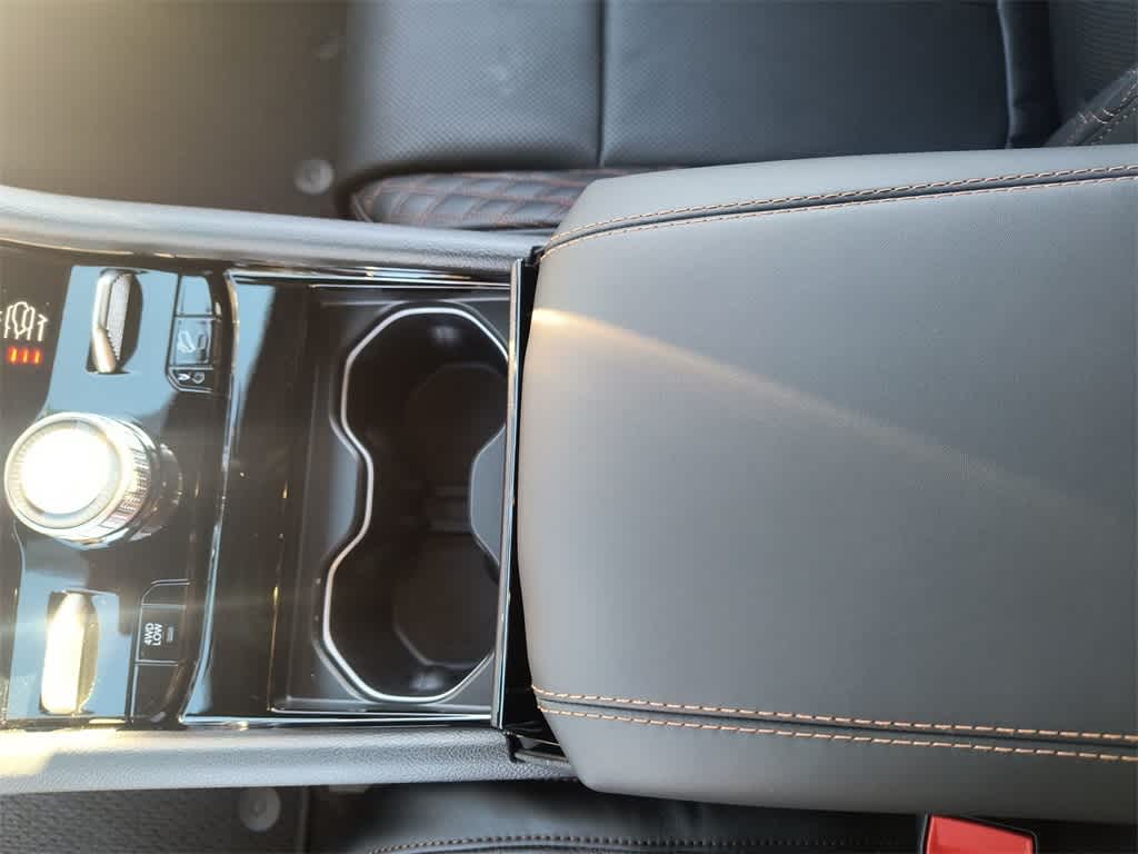 Thumbnail: 2025 Jeep Grand Cherokee L - 21