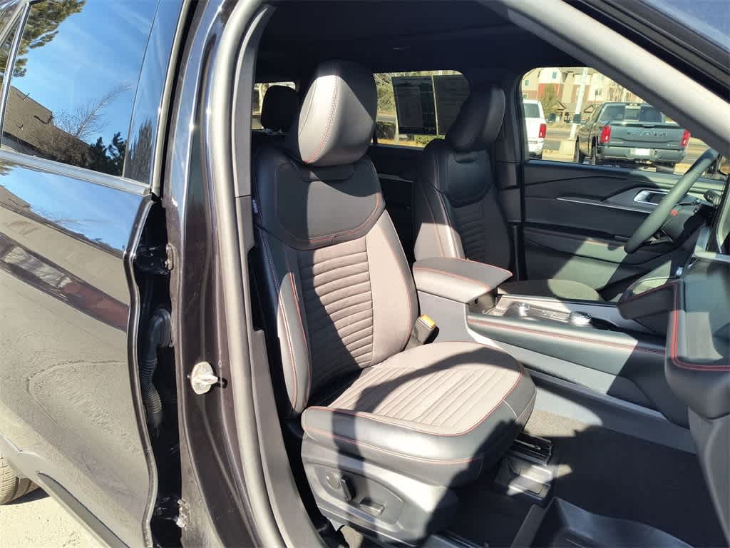 Thumbnail: 2025 Ford Explorer - 26