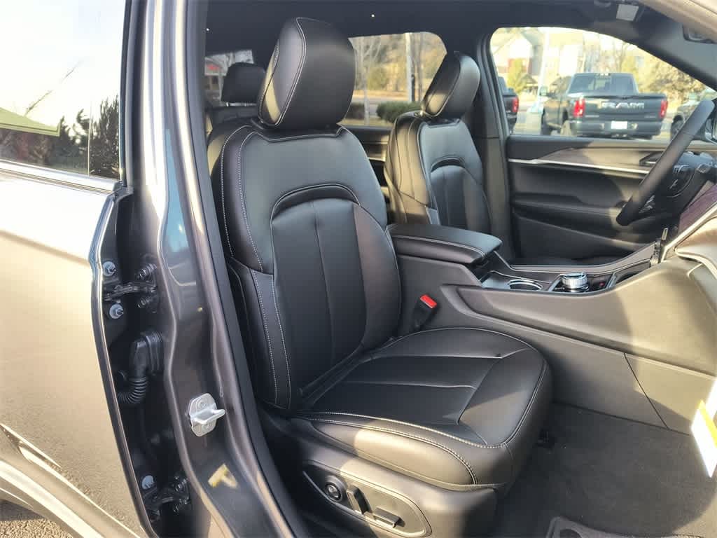 Thumbnail: 2025 Jeep Grand Cherokee - 26