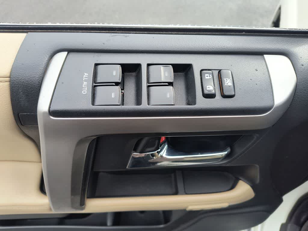 Thumbnail: 2016 Toyota 4Runner - 13