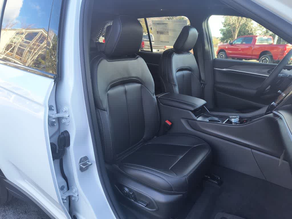 Thumbnail: 2026 Jeep Grand Cherokee - 25