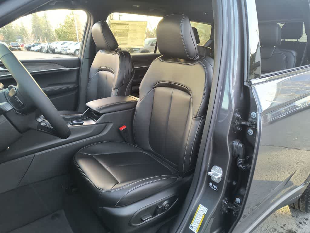 Thumbnail: 2025 Jeep Grand Cherokee L - 11