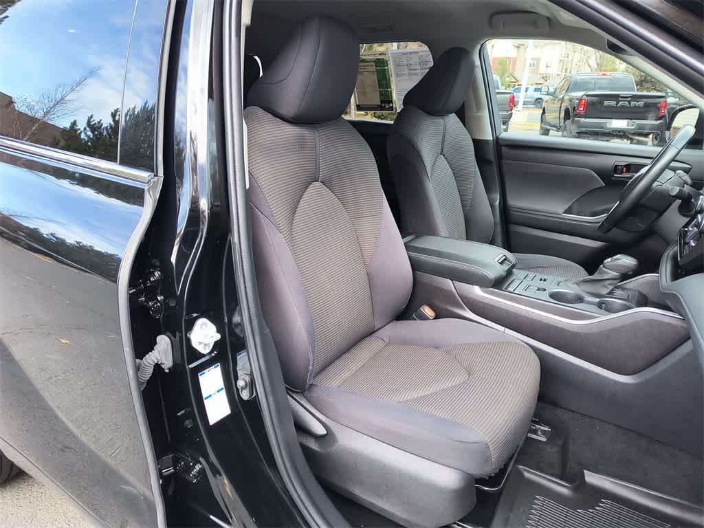 Thumbnail: 2022 Toyota Highlander - 24