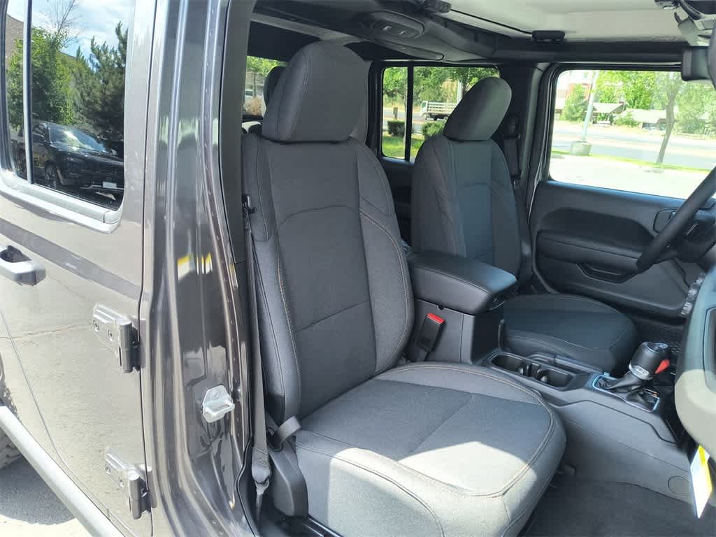 Thumbnail: 2025 Jeep Gladiator - 24