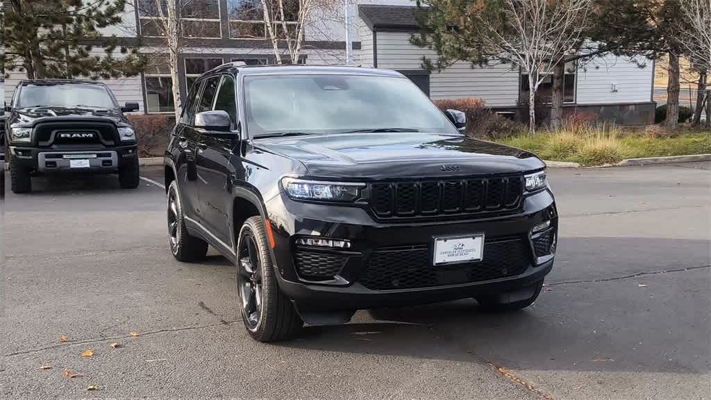 Thumbnail: 2025 Jeep Grand Cherokee - 3