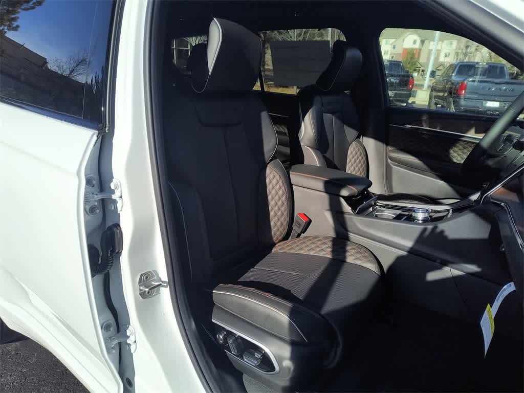 Thumbnail: 2025 Jeep Grand Cherokee - 26