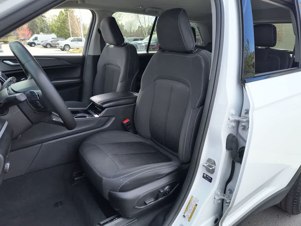 Thumbnail: 2023 Jeep Grand Cherokee - 11