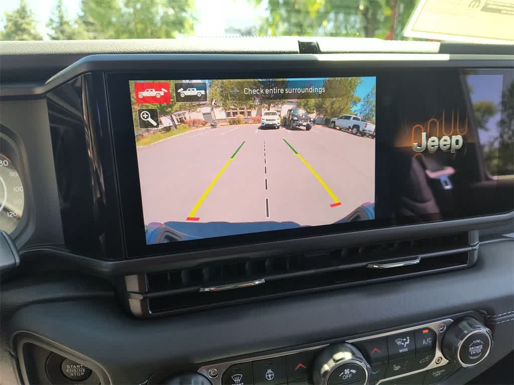 Thumbnail: 2025 Jeep Gladiator - 17