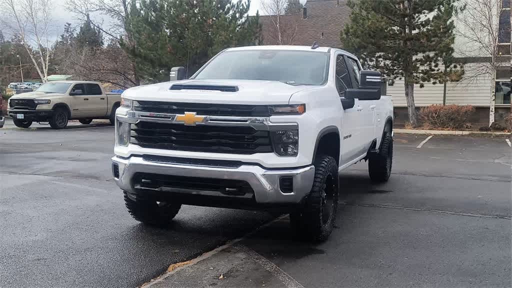 Thumbnail: 2024 Chevrolet Silverado 3500 - 4