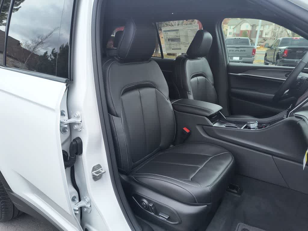 Thumbnail: 2025 Jeep Grand Cherokee - 25