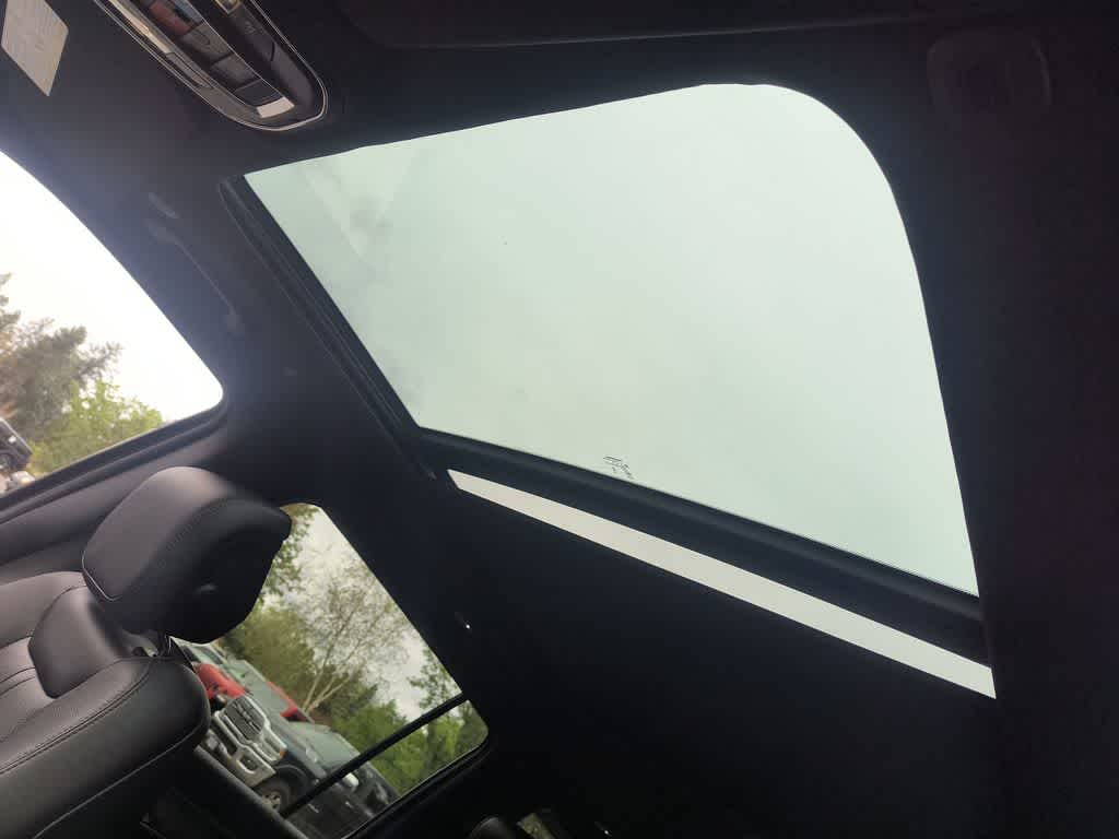 Thumbnail: 2026 Jeep Grand Wagoneer - 22