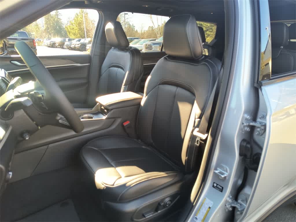 Thumbnail: 2025 Jeep Grand Cherokee L - 11