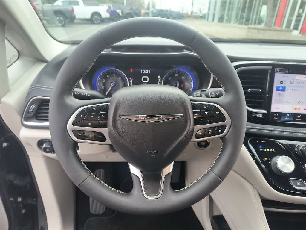Thumbnail: 2022 Chrysler Pacifica - 14