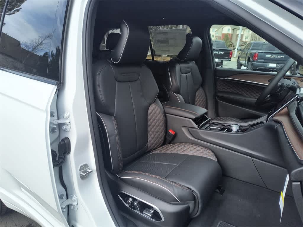 Thumbnail: 2025 Jeep Grand Cherokee - 25