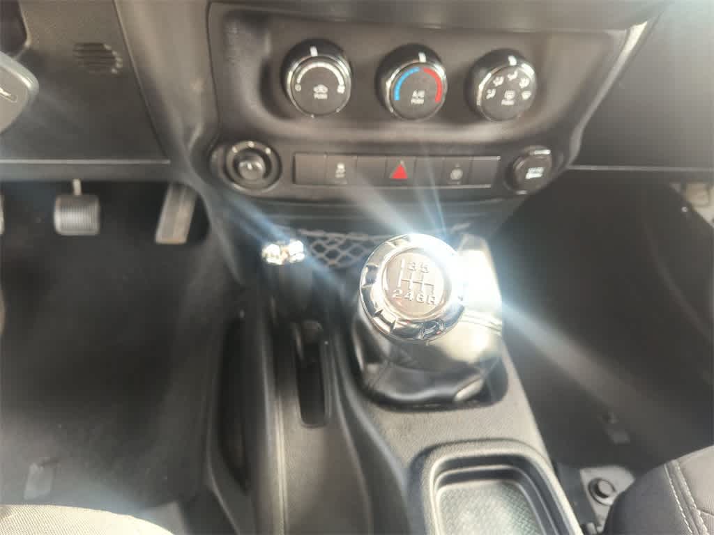 Thumbnail: 2013 Jeep Wrangler - 18