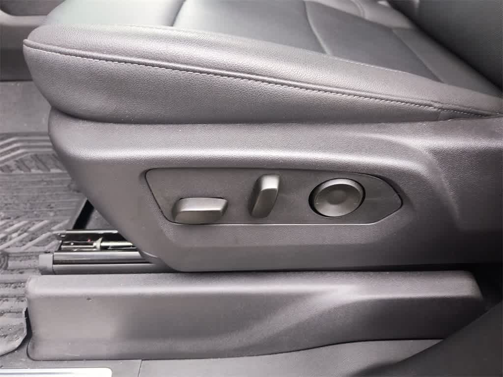 Thumbnail: 2025 Chevrolet Silverado 3500 - 12