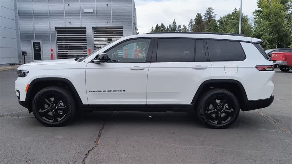 Thumbnail: 2025 Jeep Grand Cherokee - 5