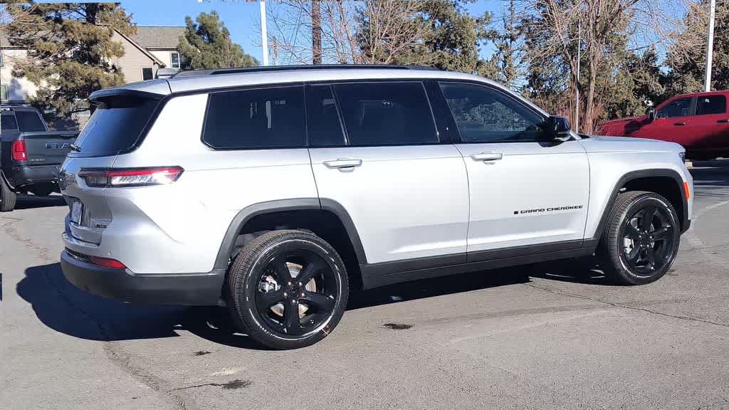 Thumbnail: 2025 Jeep Grand Cherokee L - 9