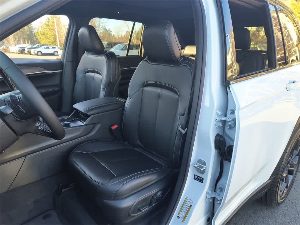 Thumbnail: 2025 Jeep Grand Cherokee - 11