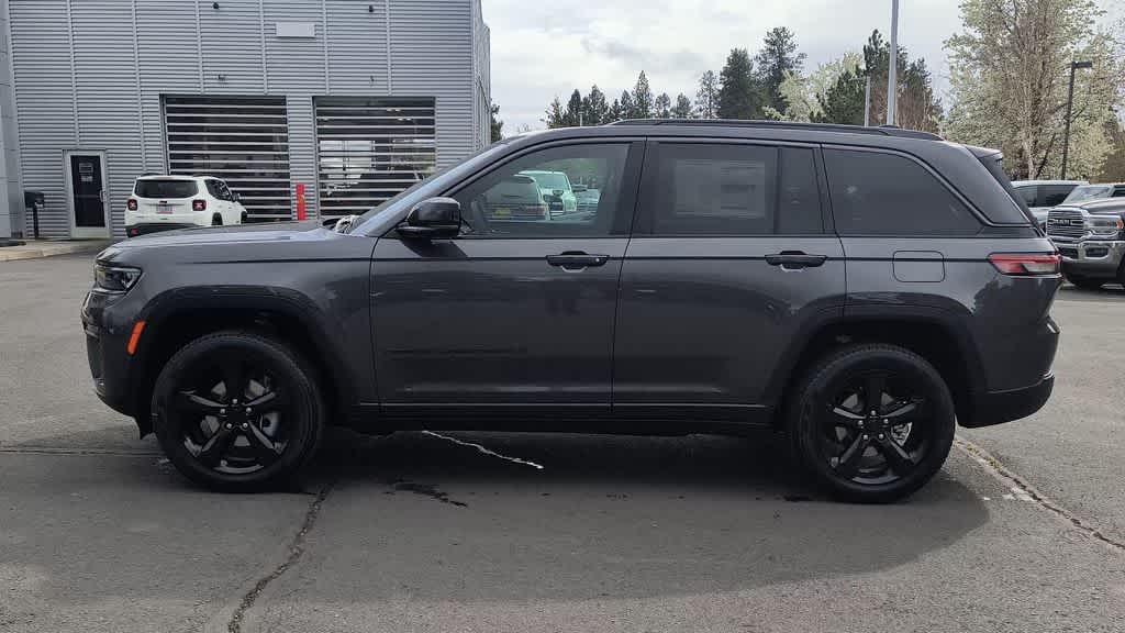 Thumbnail: 2026 Jeep Grand Cherokee - 5