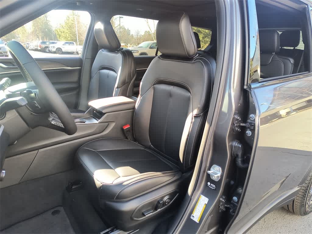 Thumbnail: 2025 Jeep Grand Cherokee L - 11