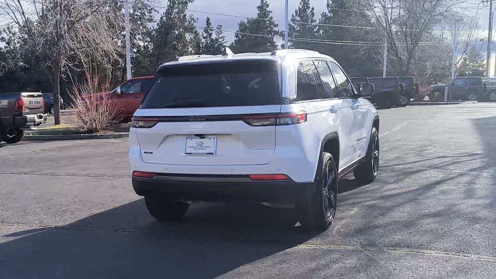 Thumbnail: 2026 Jeep Grand Cherokee - 8