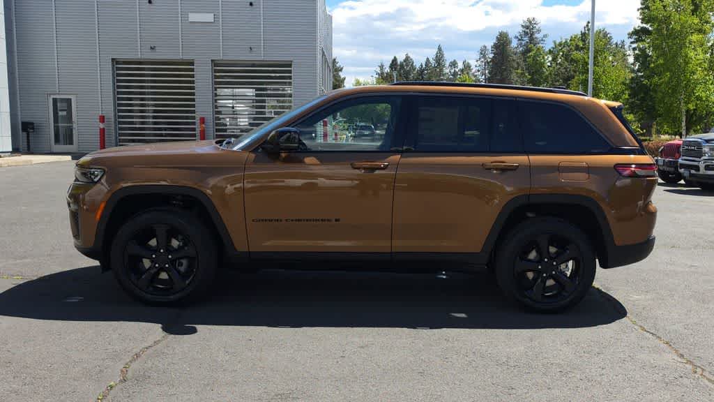 Thumbnail: 2026 Jeep Grand Cherokee - 5