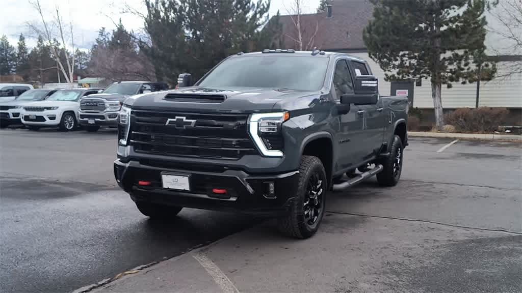 Thumbnail: 2025 Chevrolet Silverado 3500 - 4