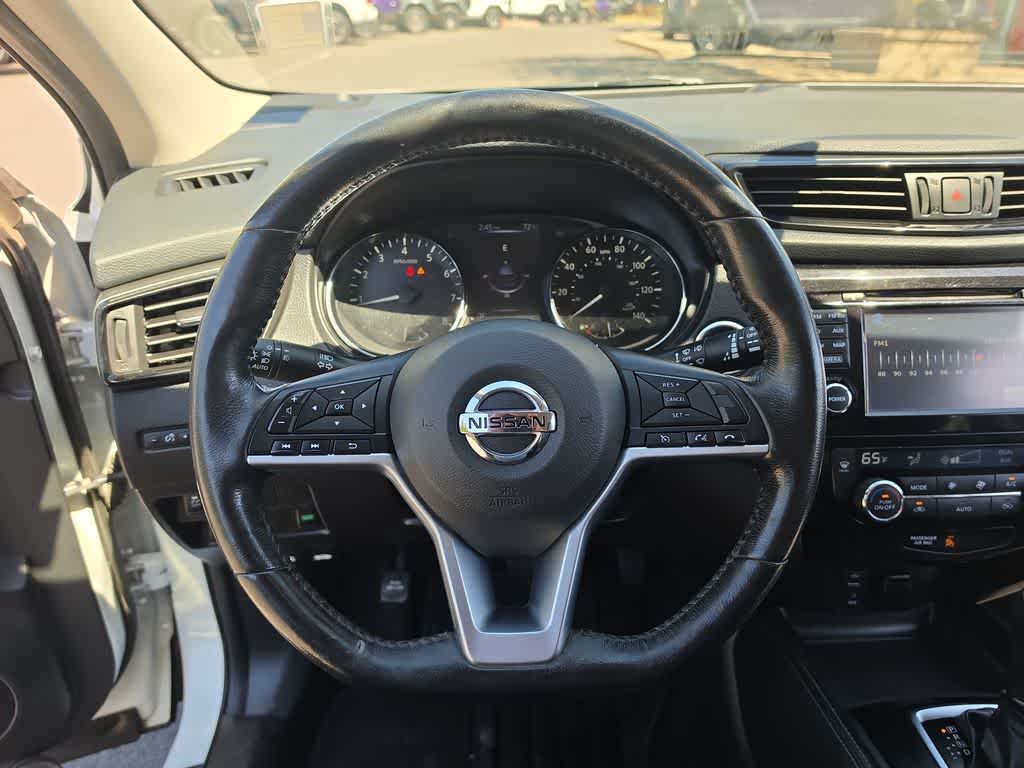 Thumbnail: 2017 Nissan Rogue Sport - 14