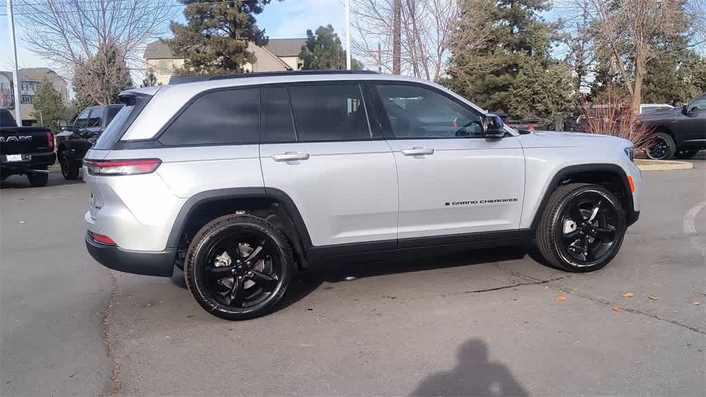 Thumbnail: 2025 Jeep Grand Cherokee - 9